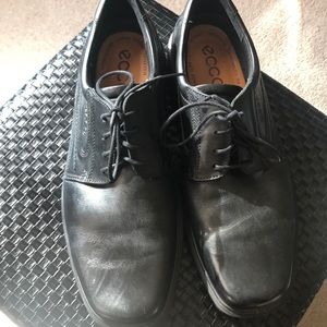 Ecco men’s dress shoes. Black with comfort PU.